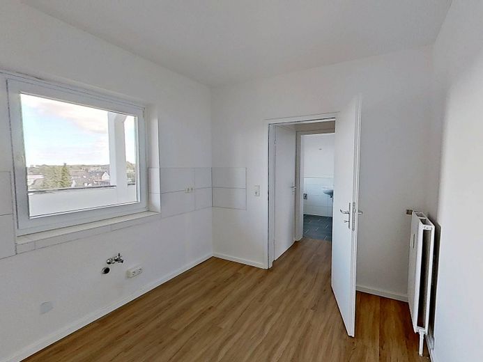 Große 2-Zi.-Whg. mit BALKON und viel Lichteinfall – Ansicht II: Küche
