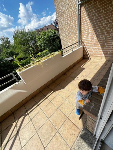 Geschmackvolle 3,5-Zimmer-Wohnung in Holthausen mit gut ausgestattetem Wohnbereich, Balkon und EBK – Balkon/Terrasse