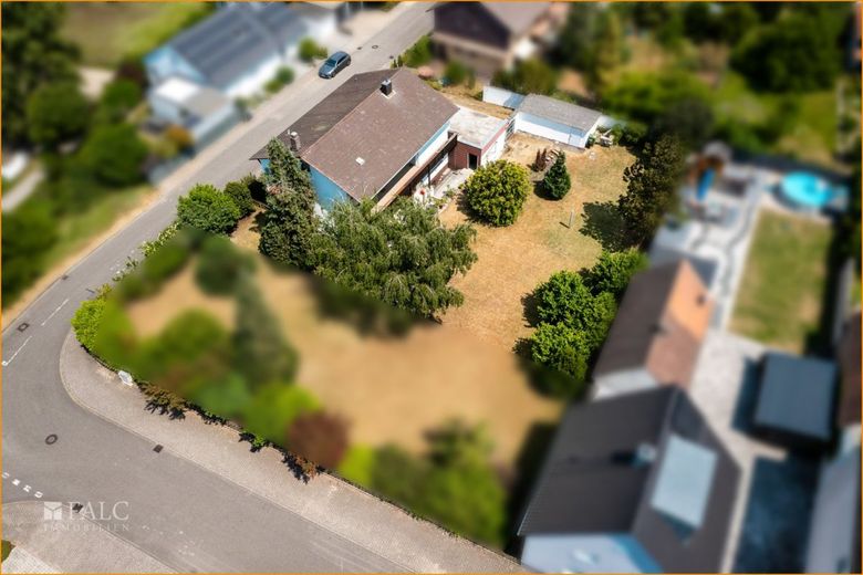 2 Familienhaus auf großem Grundstück ! – Vogelperspektive