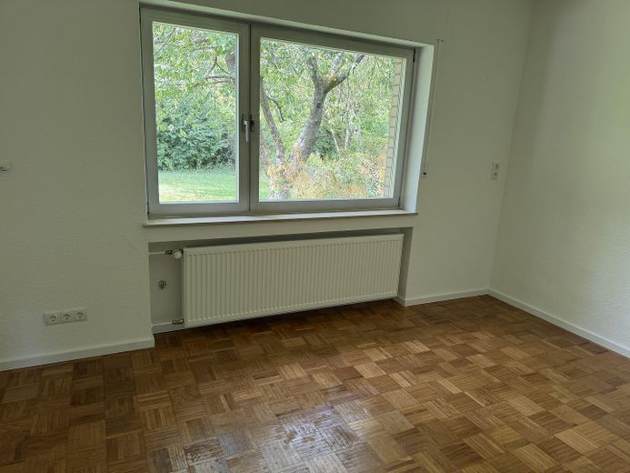 Freistehendes Einfamilienhaus mit Einliegerwohnung und großen Garten mit altem Baumbestand – Foto 16