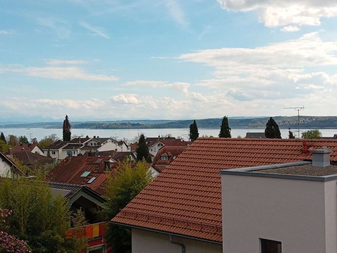 Gemütliche Dachgeschosswohnung mit Seesicht – Aussicht vom Dachfenster aus