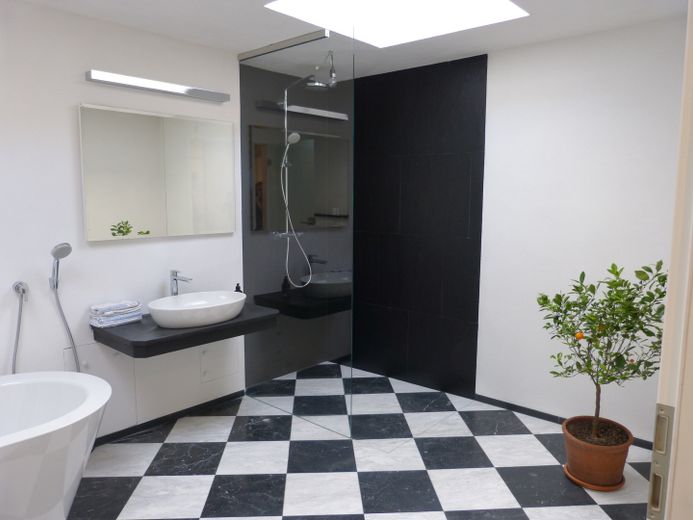 Masterbad mit Naturstein