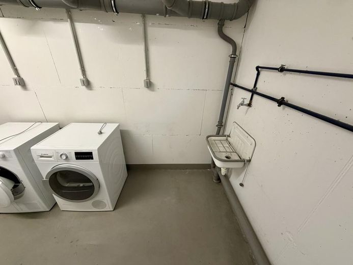 Provisionsfrei & erbpachtfrei: Helle 3-Zimmer-Wohnung mit zwei Balkonen im Frankfurter Bogen – Waschraum mit eigenem Platz