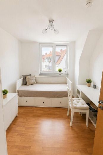 Lichtdurchflutete 107m 4-Zimmerwohnung – Schlafzimmer 2