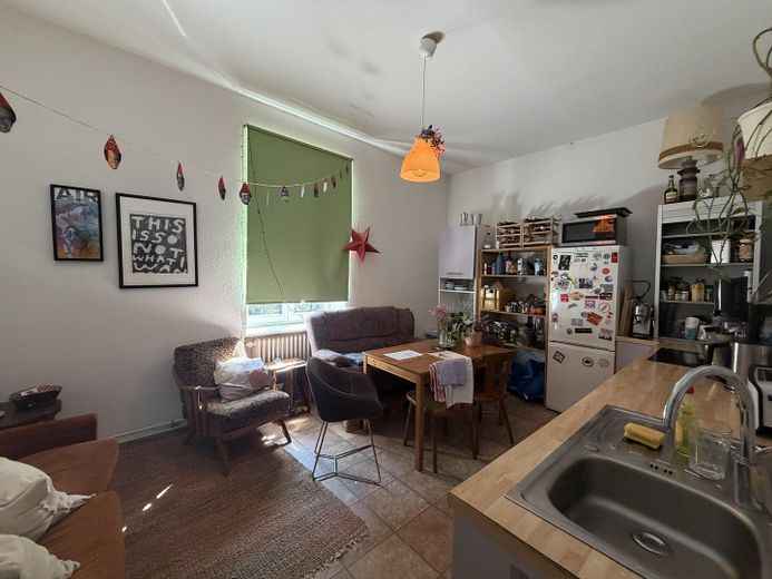 Appartamento centrale di 3 locali nel Nordend con cucina componibile e bagno con luce naturale – Küche
