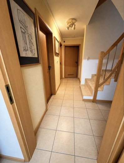 Affascinante, spaziosa casa unifamiliare in posizione centrale a 65779 Kelkheim Münster – UG Flur
