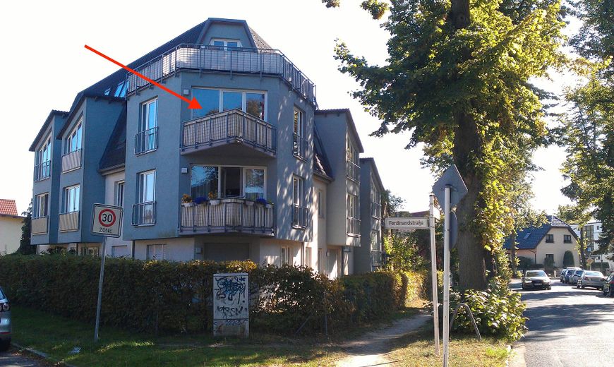 Залитая светом 3-комнатная квартира с балконом в Берлине-Каульсдорфе – Фото 1