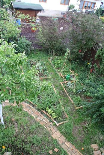Energieeffizientes Einfamilienhaus - biologisch saniert und einzugsfertig – Gemüsegarten vom Balkon