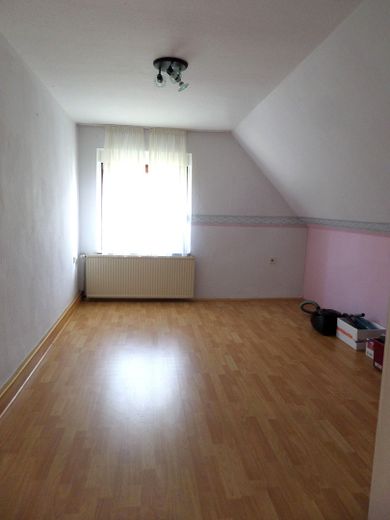 131 m² für Ihre Familie: 4 Schlafzimmer, 2 Bäder, 2 Garagen und keine Käuferprovision – Home Office OG