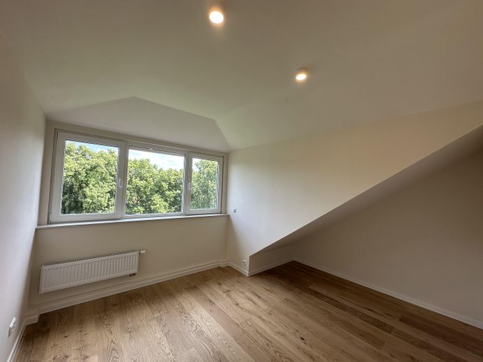 Provisionsfreie Neubau-Dachgeschosswohnung–Erstbezug, hochwert. Ausstattung, 5 Min. Bhf Köpenick – Schlafzimmer