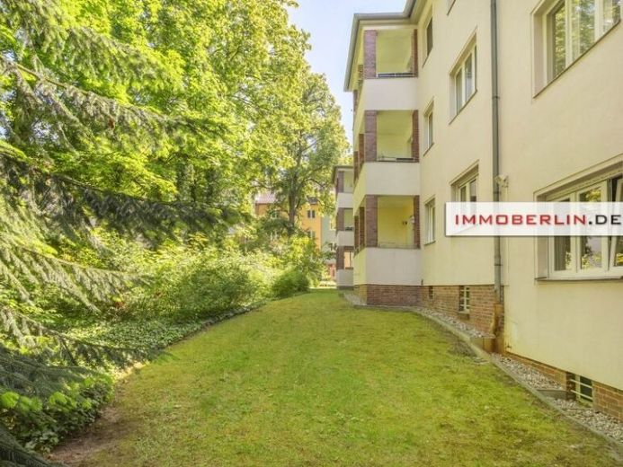 IMMOBERLIN.DE - Modernizado y tranquilo: oasis verde en el límite de Grunewald – Foto 1