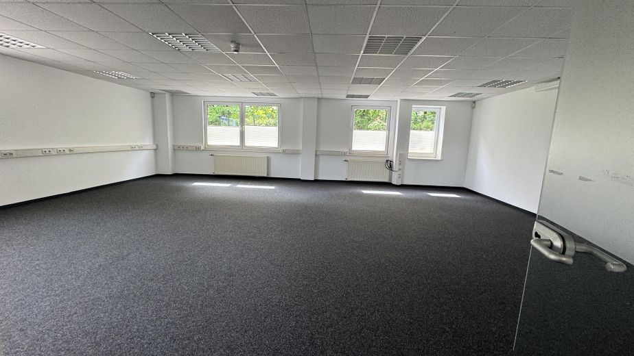 Großes Büro EG links
