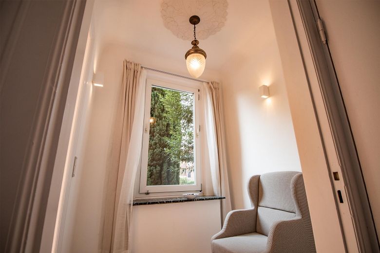 Historische Rotklinkervilla – kernsaniert mit optionalem Baugrundstück – Das kleine Lesezimmer
