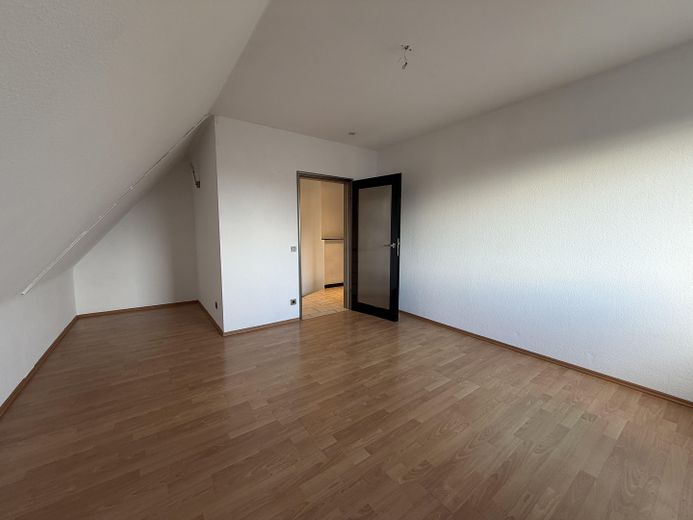 +++RESERVIERT+++ Maisonette-Wohnung mit großem Sonnenbalkon inkl. Tiefgarage in Oberhausen-Alsfeld – Schlafzimmer 1 Ansicht 2