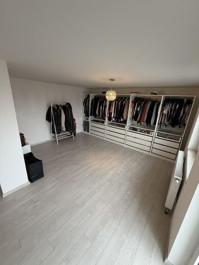 1–2 Familienhaus mit ca.300 m² Wfl.auf großzügigem 1.050-m²-Grundstück–ideal für Wohnen und Arbeiten – Schlafzimmer OG mit Ankleide