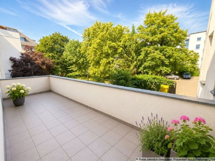 1 mese di affitto gratuito Ampio appartamento di 3 locali con 117 m², balcone, ascensore e posto auto – Foto 1