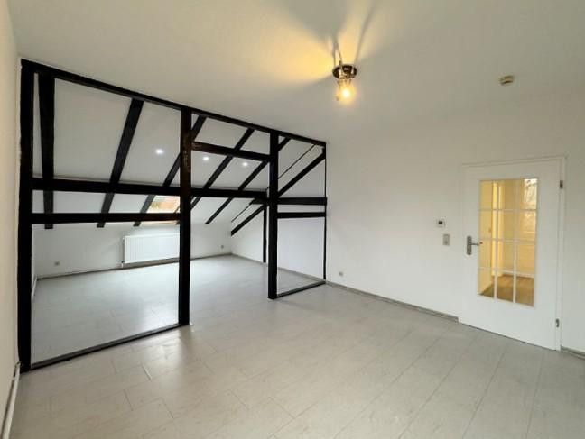 Charmante 3-Zimmer-Dachgeschosswohnung mit Garten – nur 2 Minuten zum Banter See – Raum 2 
