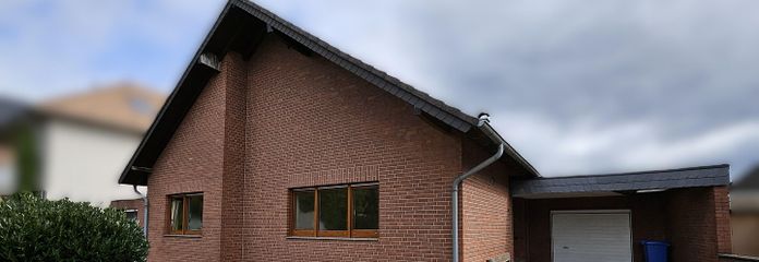 Frontansicht und Garage