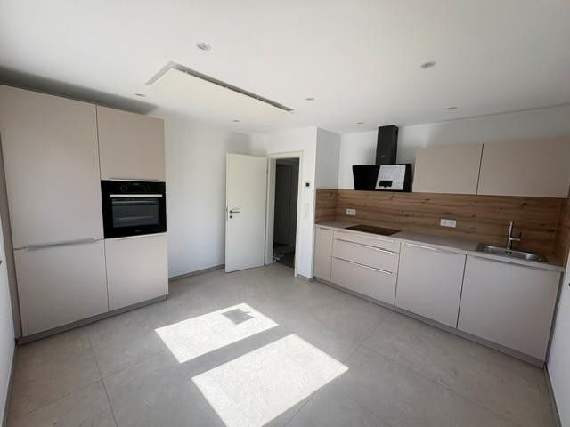 Modernes Wohngefühl in ruhiger Lage – 2 Zimmer, frisch saniert – Einbauküche