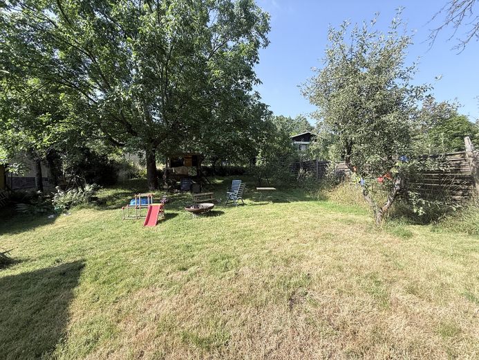 Geniş bir arsada, masalsı tek başına konumda, cazibeli tarihi şehir villası – Platz zum Verweilen