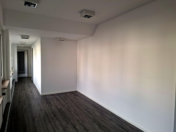 Sofort startklar: 120 m² Büro-/Praxisetage in Bestlage Borbeck - nur 2 Gehminuten zu Markt & Bahnhof – Flur / Wartebereich