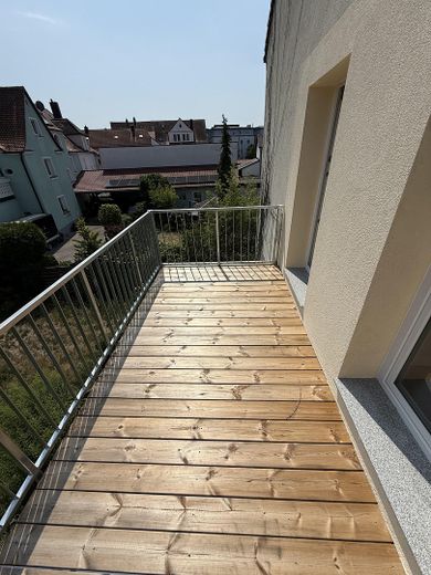 ¡Magnífico apartamento de 3 habitaciones con balcón! – Der Balkon