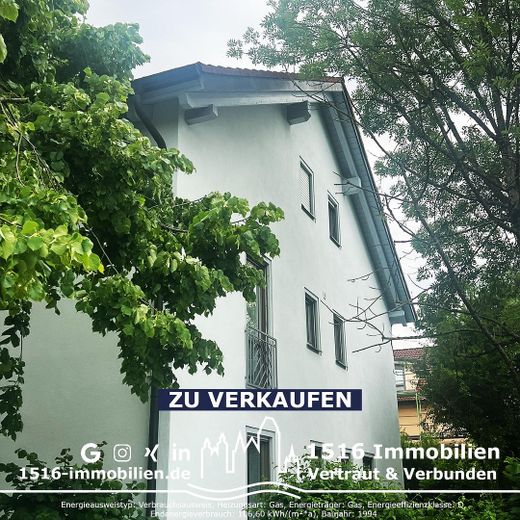 3-room attic apartment with sunny balcony – Fassenbeispeil Nebengebäude
