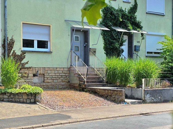 Bezugsfertiges Raumwunder in Wiltingen: 5 ZKB, ca. 100 m², renov., 4 Stellplätze/Garagen incl. großem Gartengrundstück – फोटो 1
