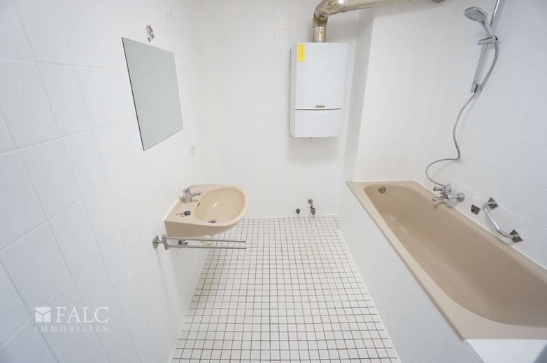 Erstbezug nach Sanierung, 2ZKB in der Stadtmitte! – Badezimmer