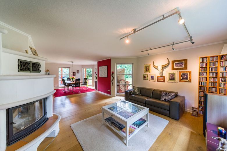 TOP ! Gifhorn-Winkel:  Exklusive Landhausvilla  mitten in der Natur ! – Wohn-Esszimmer