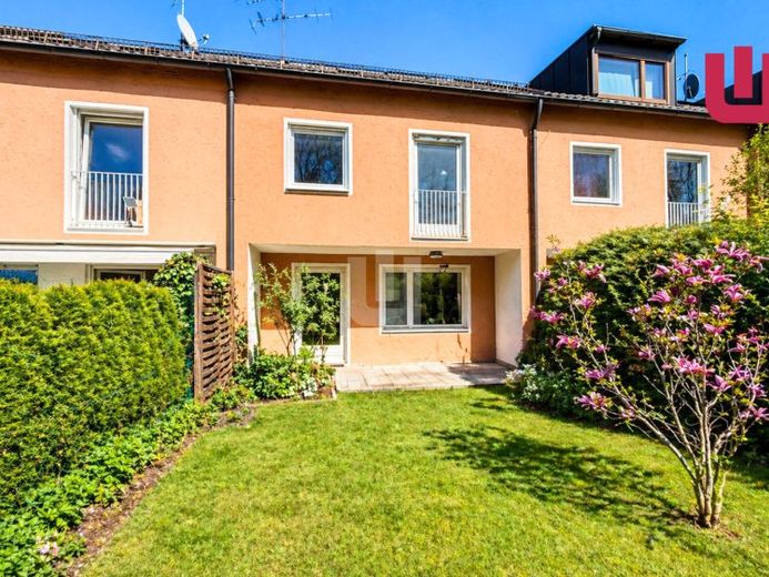 WINDISCH IMMOBILIEN - Casa a schiera con potenziale di ampliamento in una posizione ai margini del bosco, adatta alle famiglie, a Trudering! – Foto 1