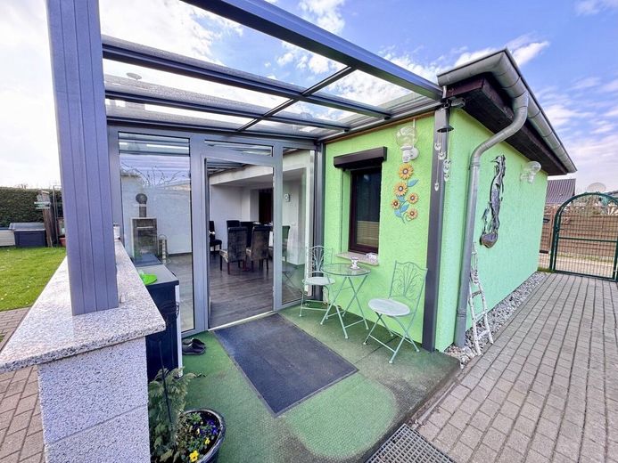 HORN IMMOBILIEN ++ Einfamilienhaus mit Wintergarten, Kamin und Gästehaus in Krugsdorf bei Pasewalk – mit Wintergarten