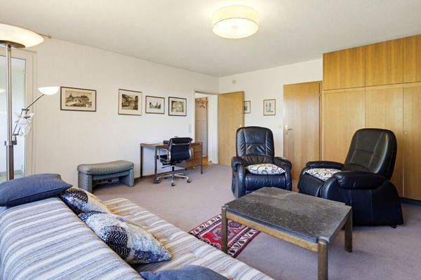 Klein, fein & mit Weitblick: Helle 1-Zimmer-Eigentumswohnung mit überdachtem Freisitz