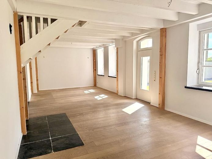 PROVISIONSFREI * HISTORISCHER CHARME & NEUBAUKOMFORT * A+ EFFIZIENZ * BAUERNHAUS AUF HOFANLAGE – Der Platz für den Kaminofen
