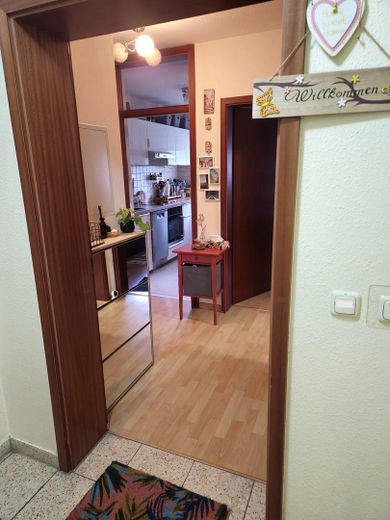 *Provisionsfrei*Von Eigentümerin,sofort frei, stillvolle Wohnung mit Tiefgarage – Flur
