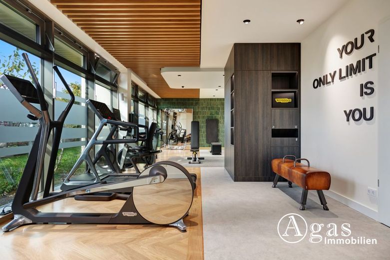 Sonnenbalkon! Offen geschnittene 3 Zimmer Wohnung mit ca. 61m², EBK und Weitblick in Berlin-Mitte! – Fitnessstudio