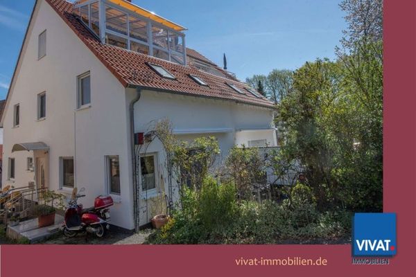 Junge DHH mit besonderem Freisitz u. grünem Weitblick! Mikro-Garten.