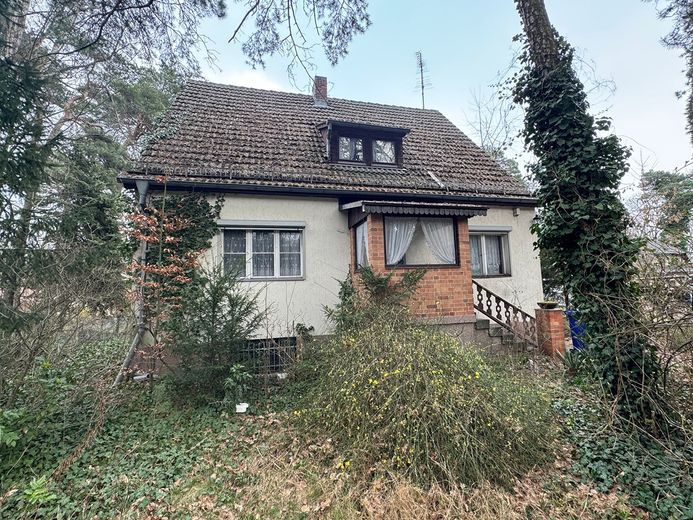 Gr. Einfamilienhaus in Wassernähe, Keller, Grün, 2 getrennte Wohnungen möglich. – Foto 2