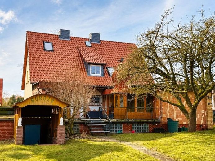 Einfamilienhaus mit 7 Zimmern, 2 Bädern, Vollkeller und PV-Anlage – फोटो 1