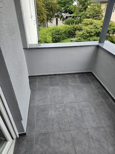 Zukunftssicheres Familiendomizil:  mit Kamin in zentraler Top-Lage! – Balkon
