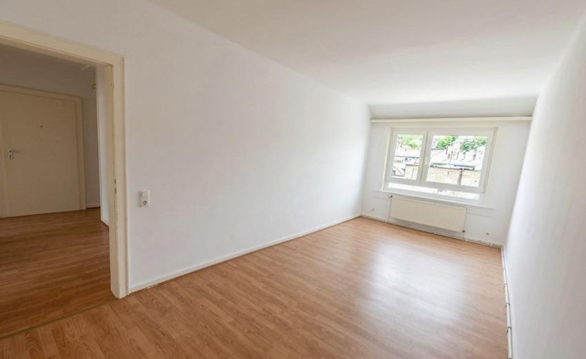 Exklusive 3-Zimmer-DG-Wohnung mit Einbauküche in Wiesbaden – Foto 3