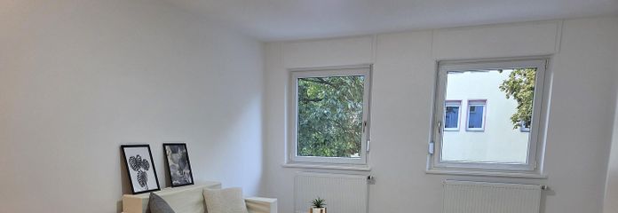 Frisch kernsanierte 3-Zimmer-Wohnung in Nürnberg | 67 m² | Garage im Innenhof – Wohnzimmer