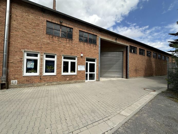 Hall as storage / workshop approx. 600 sqm with office and utility room / toilet, heated – Foto 1
