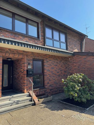 Schöne DHH in Schmachtendorf - Erstbezug nach Sanierung - Garten + Garage + Stellplatz – Außenansicht - Eingang