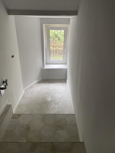 Esclusivo appartamento di 5 locali completamente ristrutturato con finiture di pregio, giardino, area barbecue e parco giochi – Foto 9