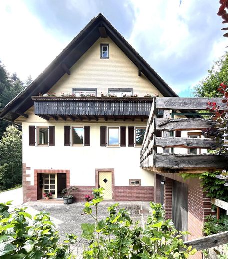 Zweifamilienhaus mit Garage