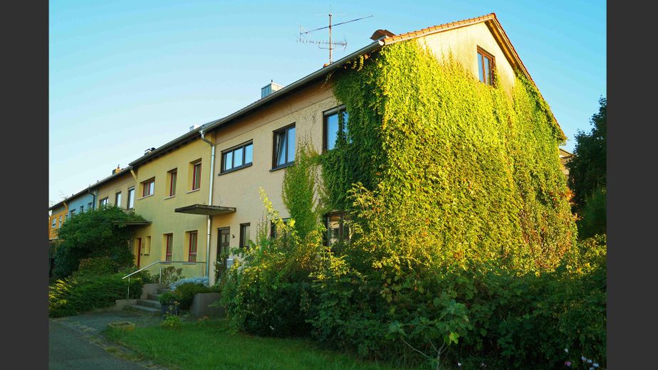 Großes, helles Reihenendhaus mit Garten in Stutensee-Blankenloch – direkt bezugsfertig – 2_Nordwestansicht