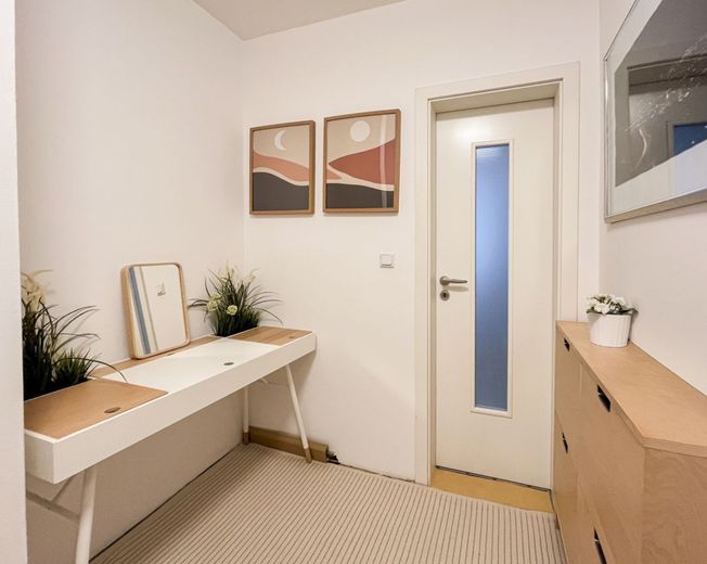 Seltene Gelegenheit!
Nerotal: 116 m² in bester Lage von Wiesbaden! 4 Zi, 2 Bäder, 2 Balkone, Garage – Nische