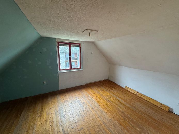 Einfamilienwohnhaus freistehend in 56244 Hartenfels - renovierungsbedürftig – Schlafzimmer Obergeschoss