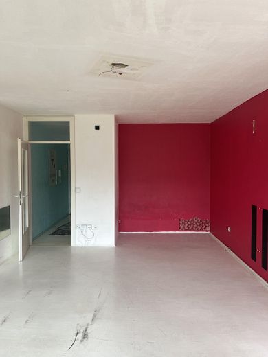 zentral gelegenes 1 Zimmer Appartement mit Balkon, möbliert in Aachen – Wohn-/Schlafraum